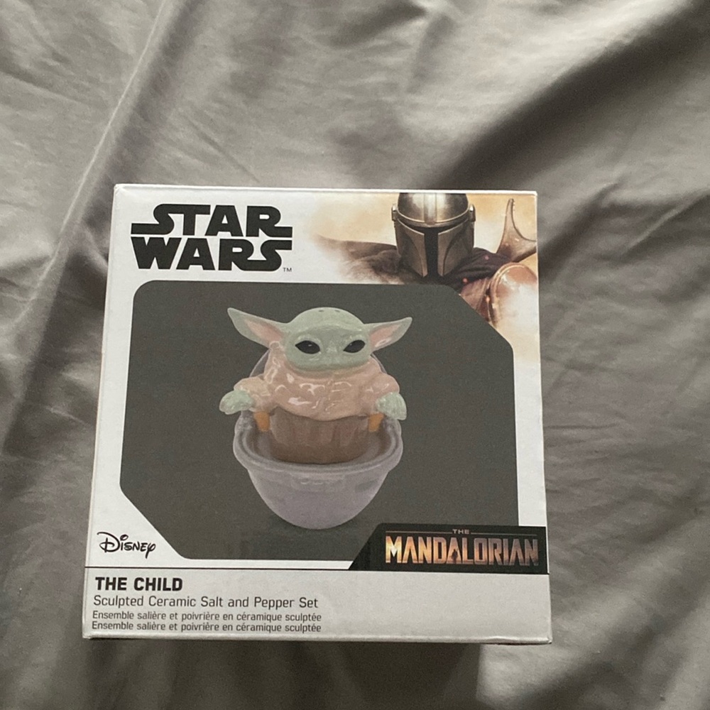 🍀3/$40🍀 Star Wars Mandalorian : Salt & Pepper Shaker